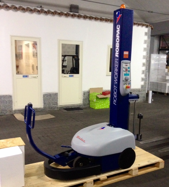 Worker Bagnoli.jpg.JPG Robot fasciapallet Worker - Mangimificio - Bagnoli di Sopra (PD)
